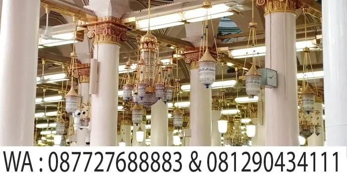 lampu di bawah kubah hijau raudha masjid nabawi madinah